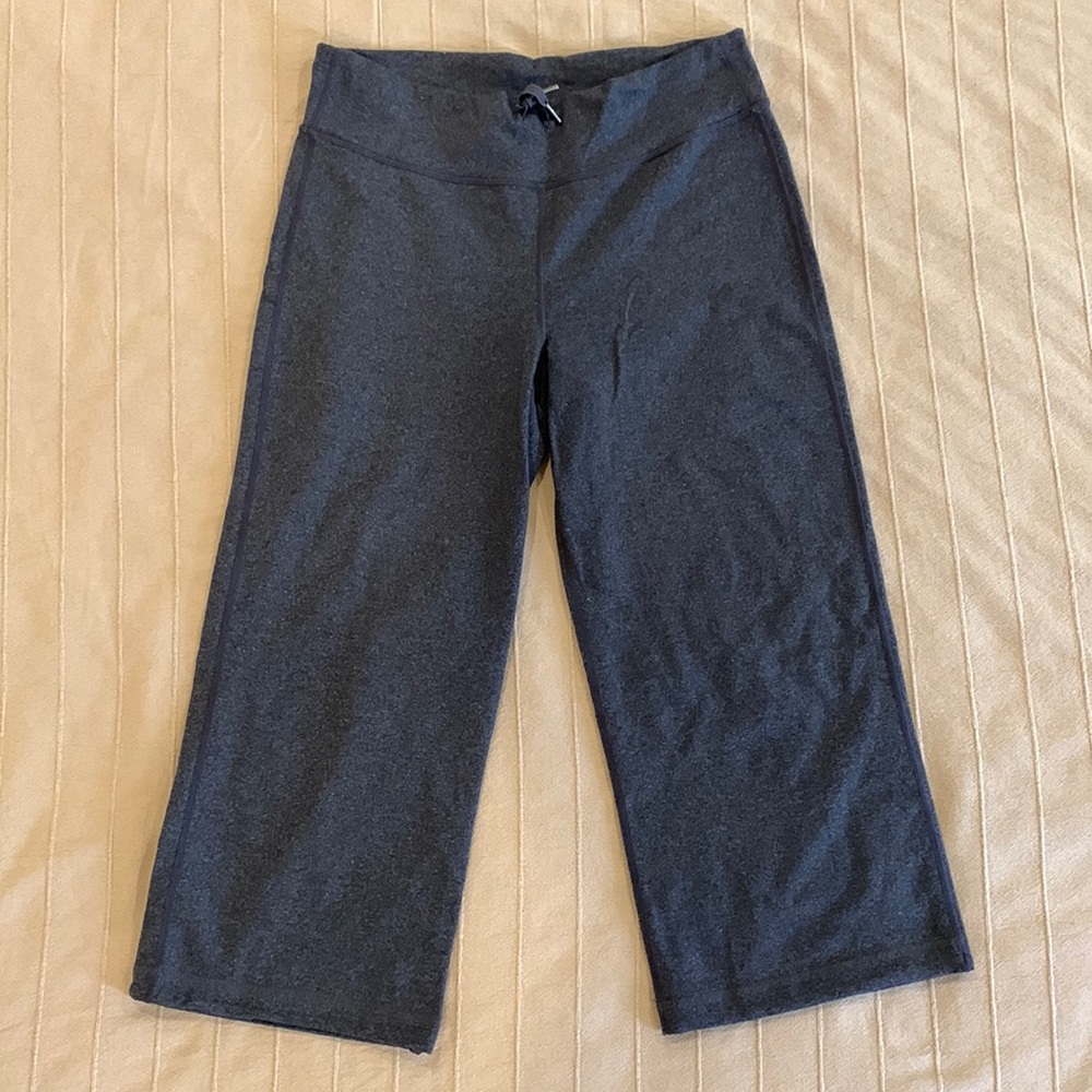 Grey Lululemon wide leg 21” crop pants